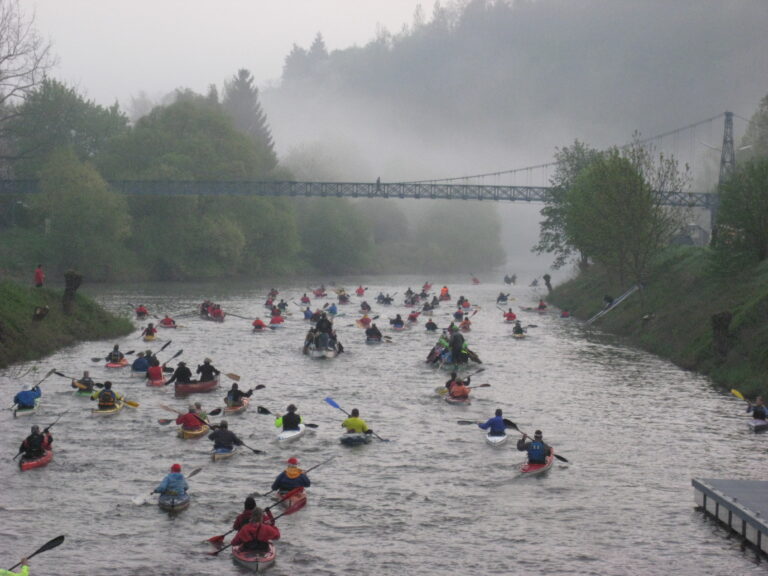 Wesermarathon 2022 zieht viele Kanuten an.