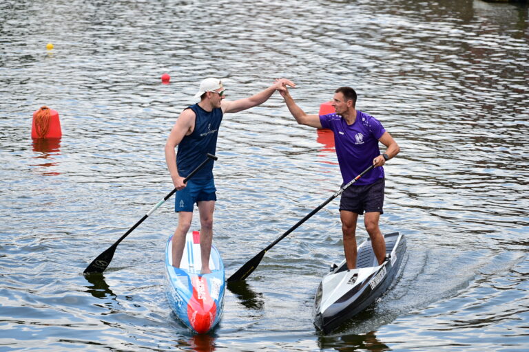 Ole Werner und Normen Weber auf dem SUP-Board