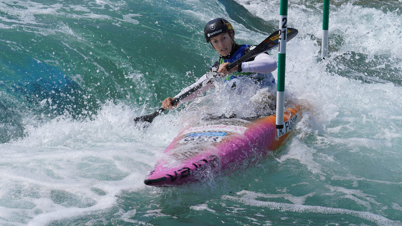 Ricarda Funk im Kajak-Einer auf der Wildwasserstrecke bei der Kanuslalom-WM 2026.
