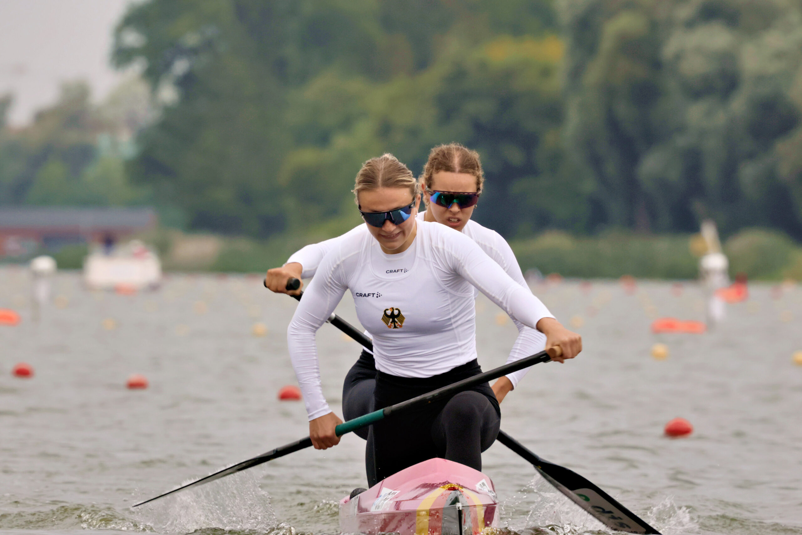 Carlotta Loske und Maike Jakob holen ersten deutschen Canadier-Damen-WM-Titel.